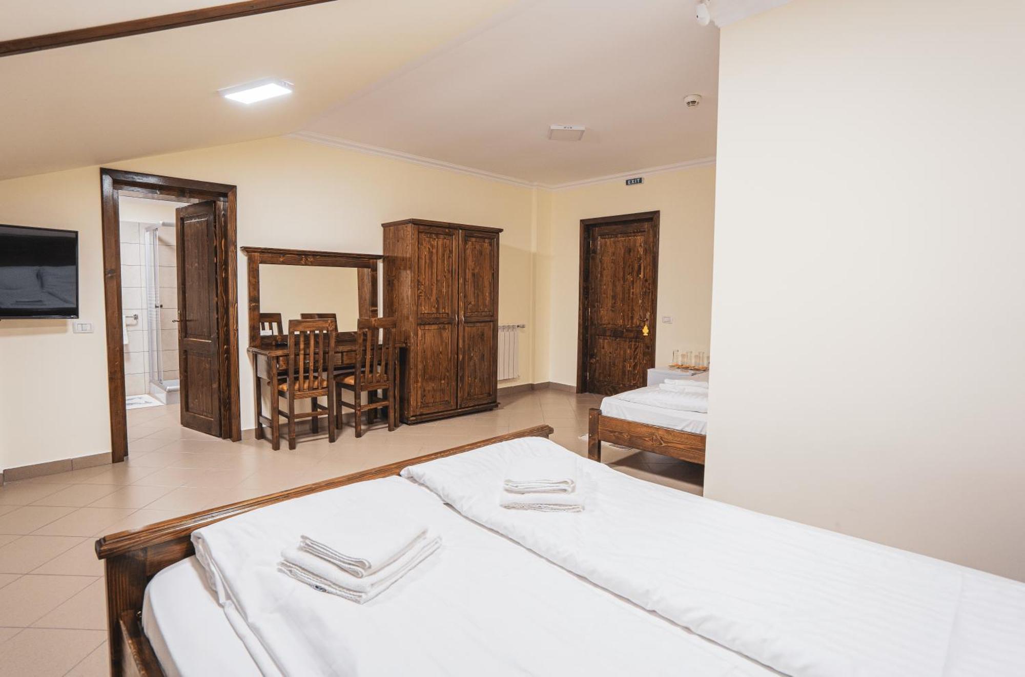 Hotel Rabbit Bran Moieciu de Jos Exterior photo